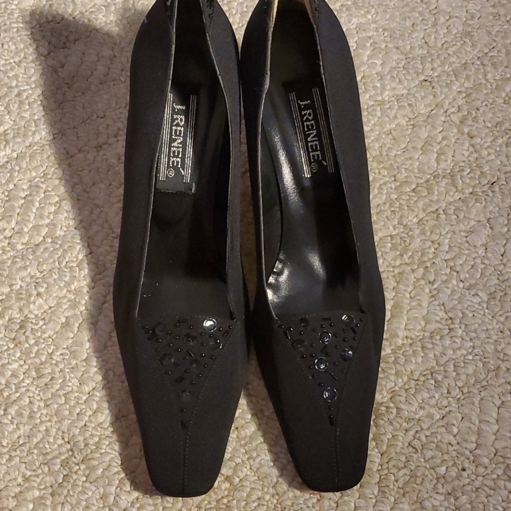 Black podeswa pumps with sequence design